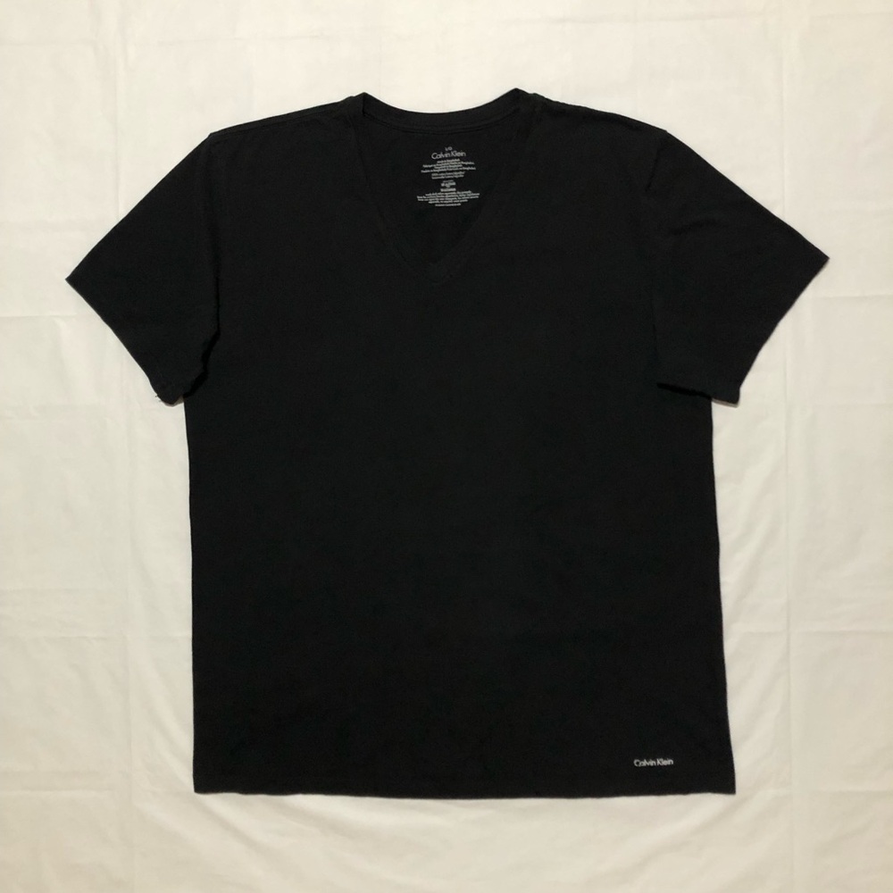Calvin Klein Men's Short Sleeve 100% Cotton V-Neck Black T-Shirt L